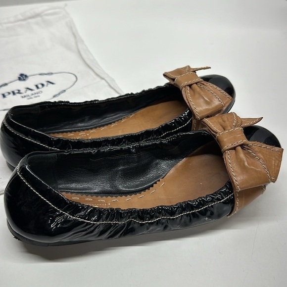 Prada Ballet Flats Bow Ballerina Slip On Shoes Patent Leather Black Tan 36.5 - Picture 5 of 11